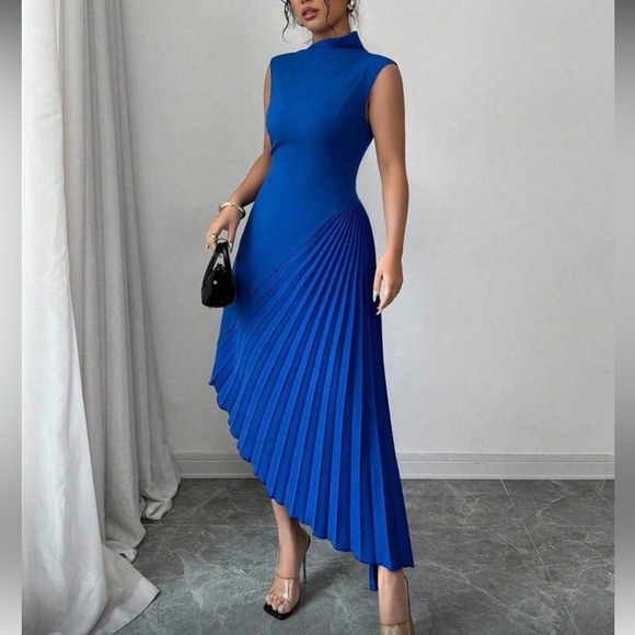 Luxe asymmetrical pleated collar sheath dress - Picture 4 of 6